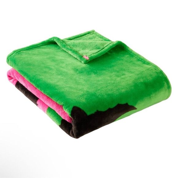 Wicked Silky Faux Fur Throw One Size 60"x 70"
Magic Moment Green Pink Black NEW - Picture 3 of 6